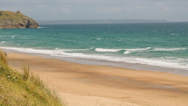 A coastal beach with a rocky outcrop and a clear view of the sea. - Little Tregarrick (Helston)