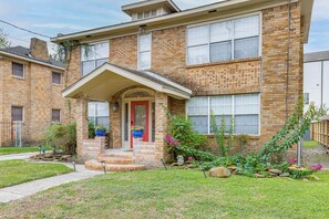 Interior - Apt Near Hermann Park & TMC - Free Parking Spot! (Houston)