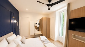 Appartement Deluxe avec terrasse | Coffre-fort, fer et planche à repasser, accès au Wi-Fi (inclus)