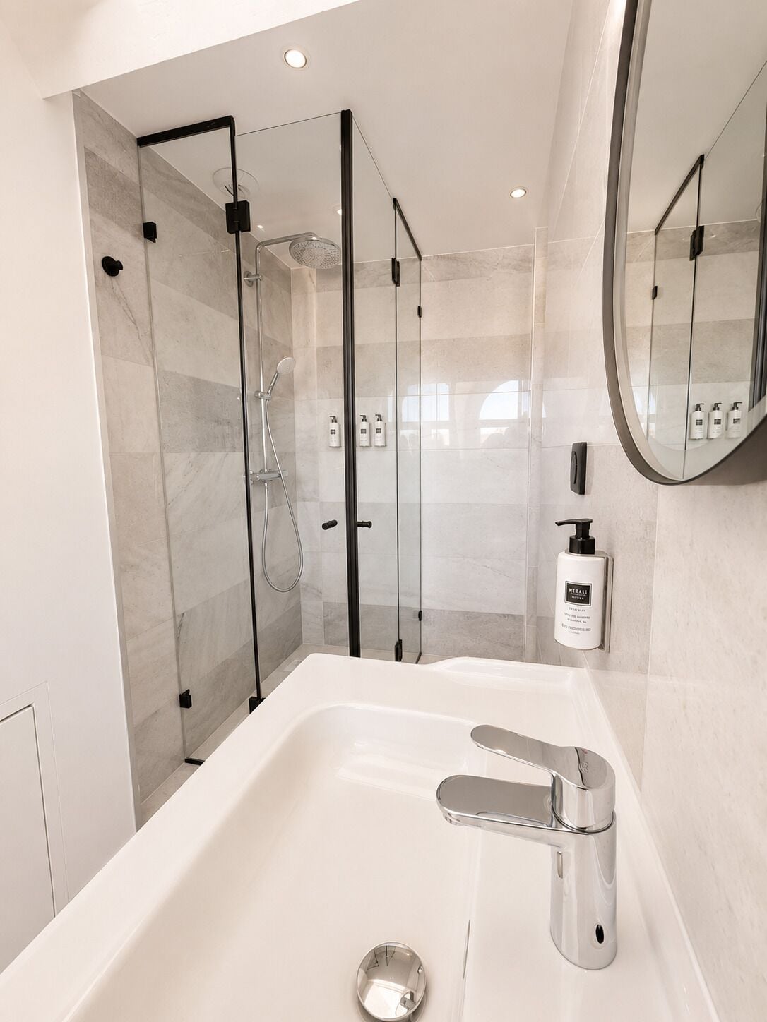 Grand-Apartment | Badezimmer | Hausschuhe