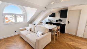 Attic cocoon apartment | Living area