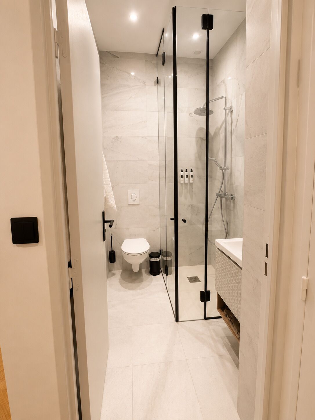 Monolocale Deluxe | Bagno | Pantofole