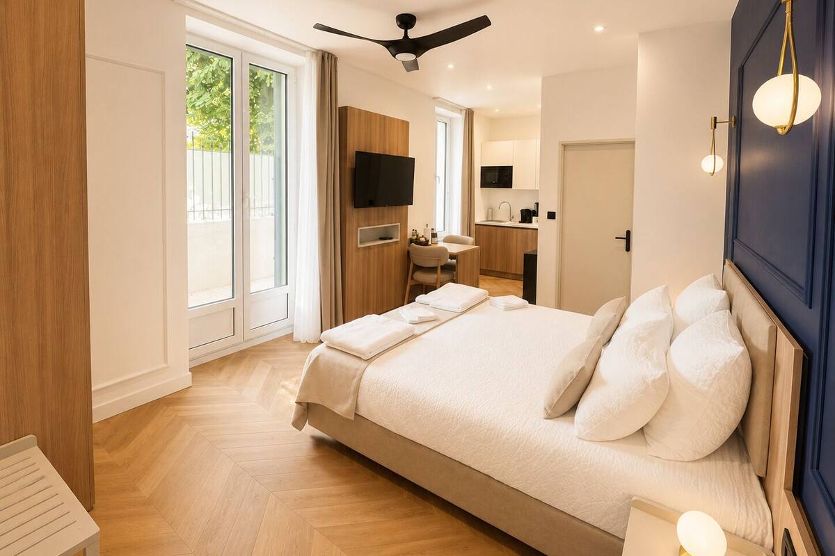 Deluxe-studio | Tallelokero huoneessa, silitysrauta/-lauta, ilmainen Wi-Fi