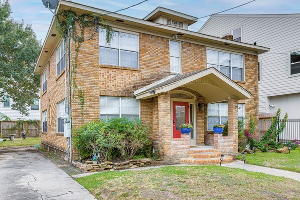 Interior - < 1 Mi to Houston Museum District: Convenient Apt! (Houston)