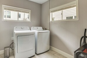 Interior - < 1 Mi to Houston Museum District: Convenient Apt! (Houston)