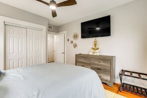 Interior - < 1 Mi to Houston Museum District: Convenient Apt! (Houston)