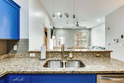 Prime ATL Spot! Updated Condo Steps to Marta