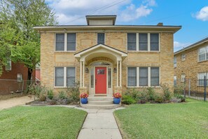 Interior - 1 Mi to Hermann Park! Updated Apt w/ Parking Spot (Houston)