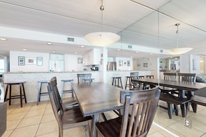 Apartment (3 Bedrooms) | Interior - 10th-floor 3BR Beachfront Condo w/ Views & Pool (South Padre Island)