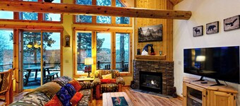 Cabin w/ Mountain Views & Shared Pool & Hot Tub