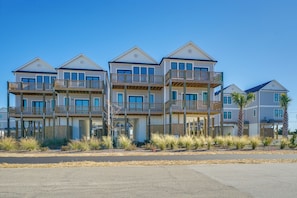 Apartment (4 Bedrooms) | Interior - Walk to Private Beach Access, Elevator, 4br/4ba (Holly Ridge)