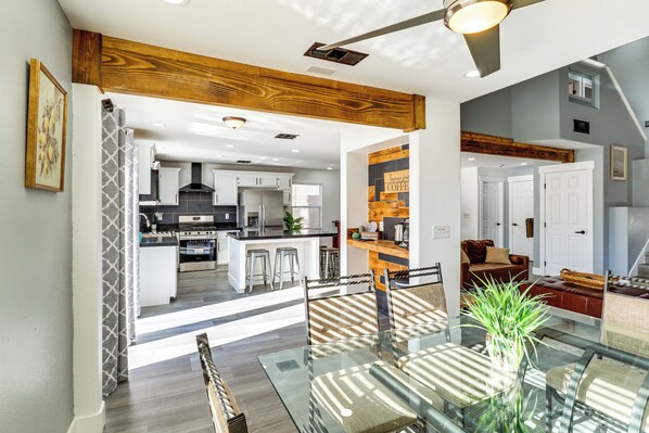 House (5 Bedrooms) | Interior