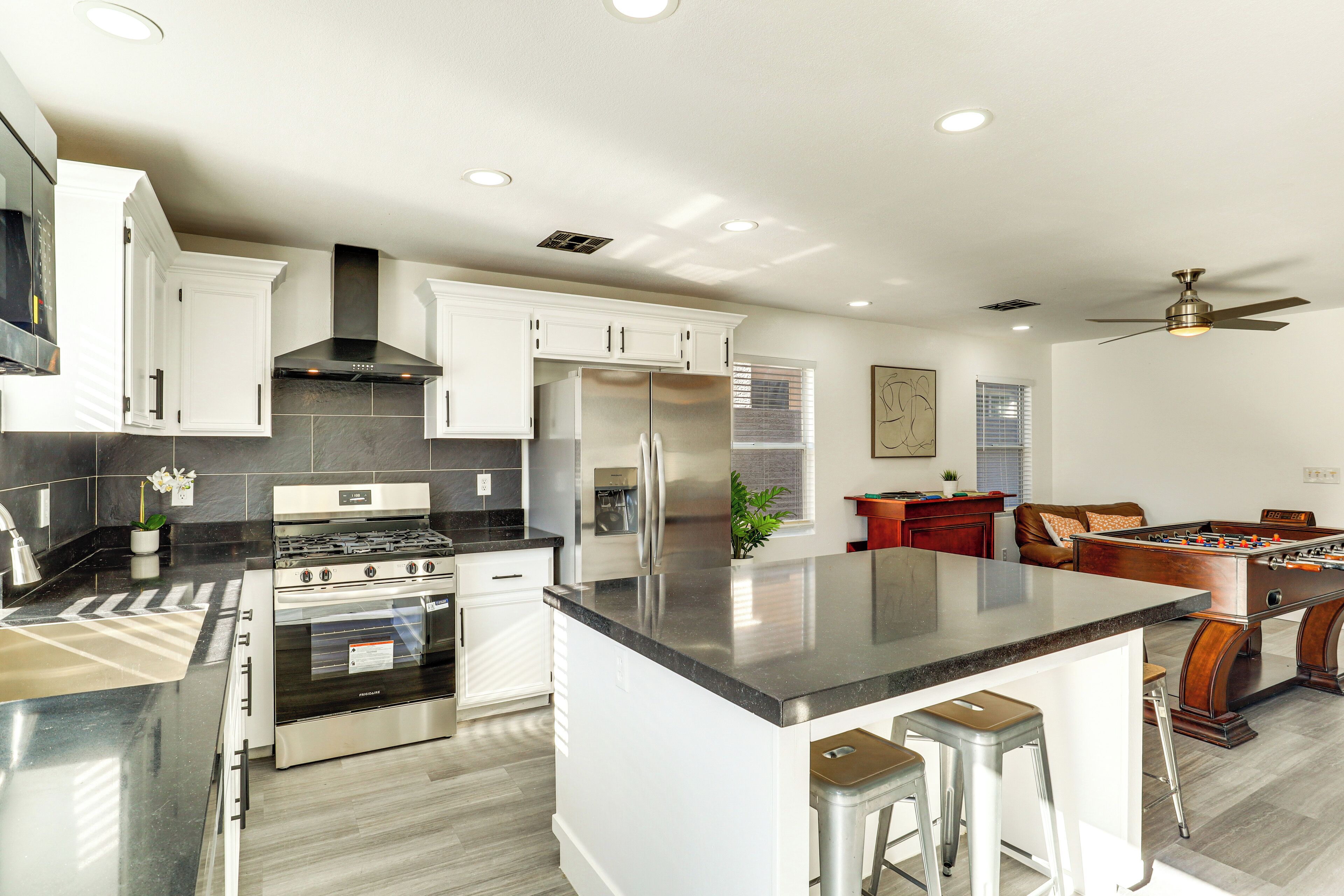 House (5 Bedrooms) | Interior