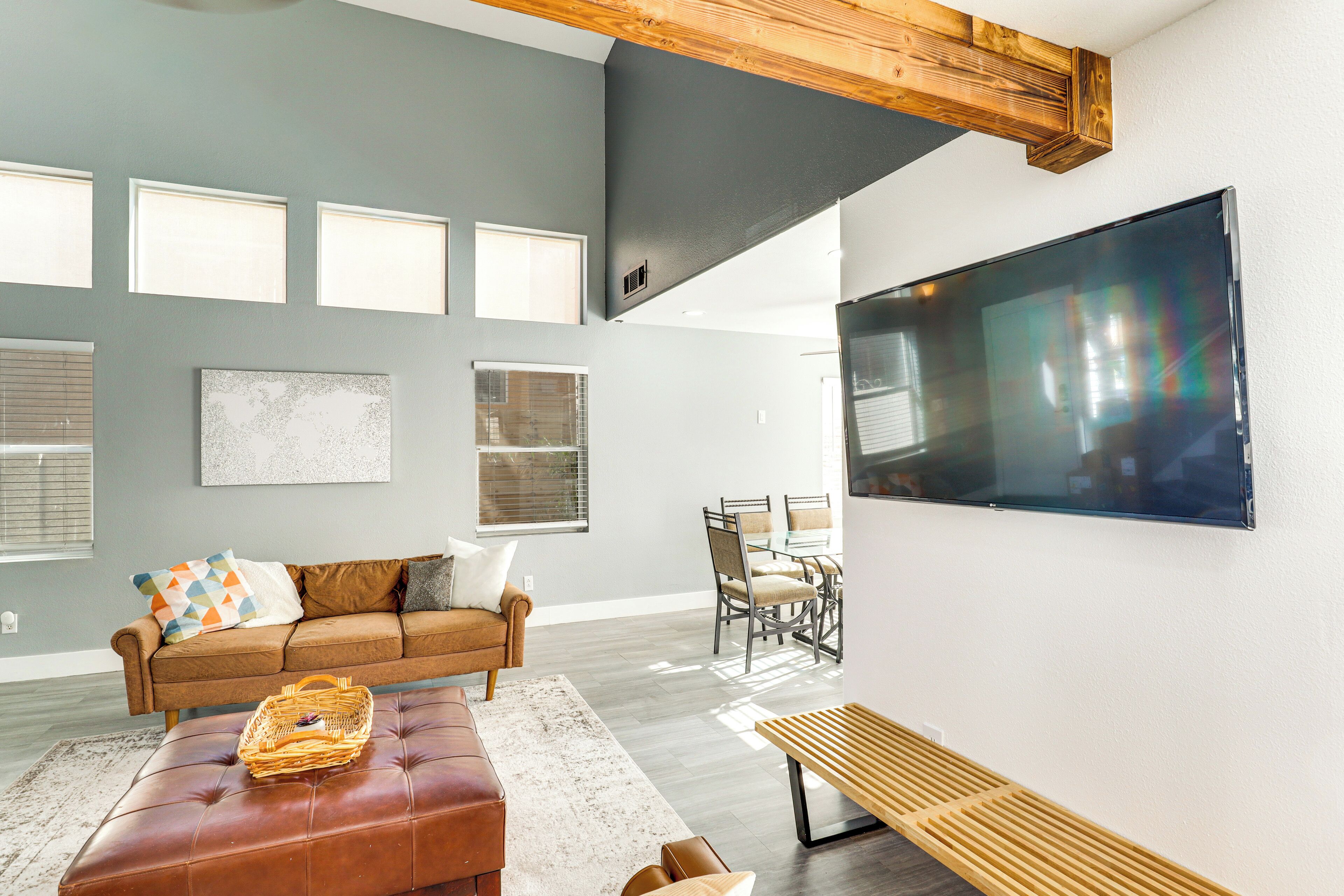 House (5 Bedrooms) | Interior