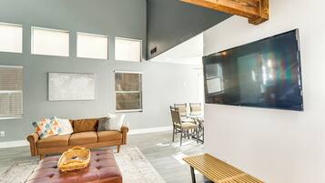 House (5 Bedrooms) | Interior