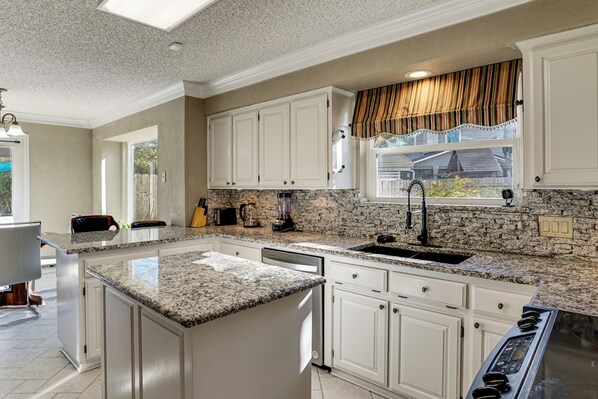 House (4 Bedrooms) | Interior