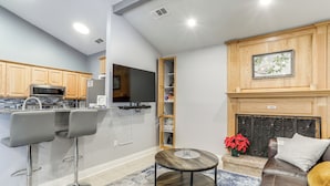 Apartment (2 Bedrooms) | Interior - 1/2 Mi to Hospitals: Updated Baton Rouge Stay (Baton Rouge)