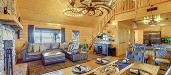 Fish, Raft & Relax! Spacious Sulphur Springs Home