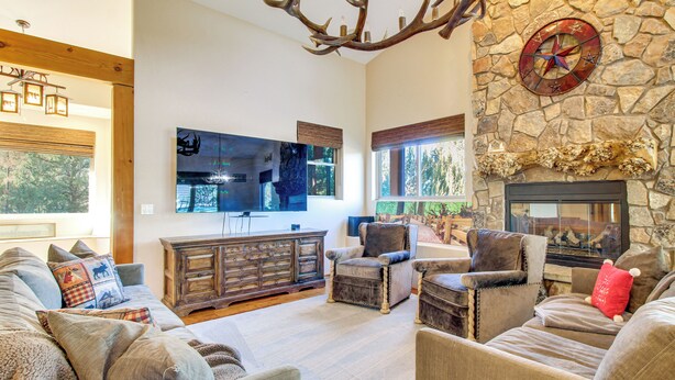 House (3 Bedrooms) | Front of property - Mtn Estate w/ Massive Indoor Spa in Show Low (Show Low)