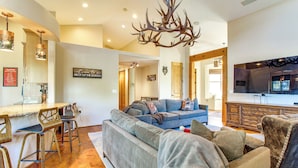 House (3 Bedrooms) | Interior - Mtn Estate w/ Massive Indoor Spa in Show Low (Show Low)