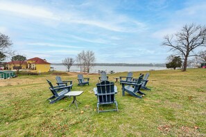Interior - Group Friendly! Waterfront Grand Lake Home w/ Dock (Grove)
