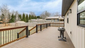 Unclassified image, 4 of 32, button - 2 Mi to Lake Tomahawk Park! Quiet Escape w/ Deck (Black Mountain)