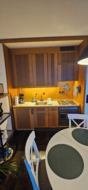 Private kitchen - Small cozy family cottage between beach and marina (Kiel)