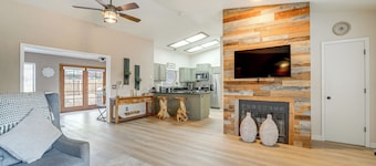 Fenced Outdoor Space: Modern Sedona Home By Hiking