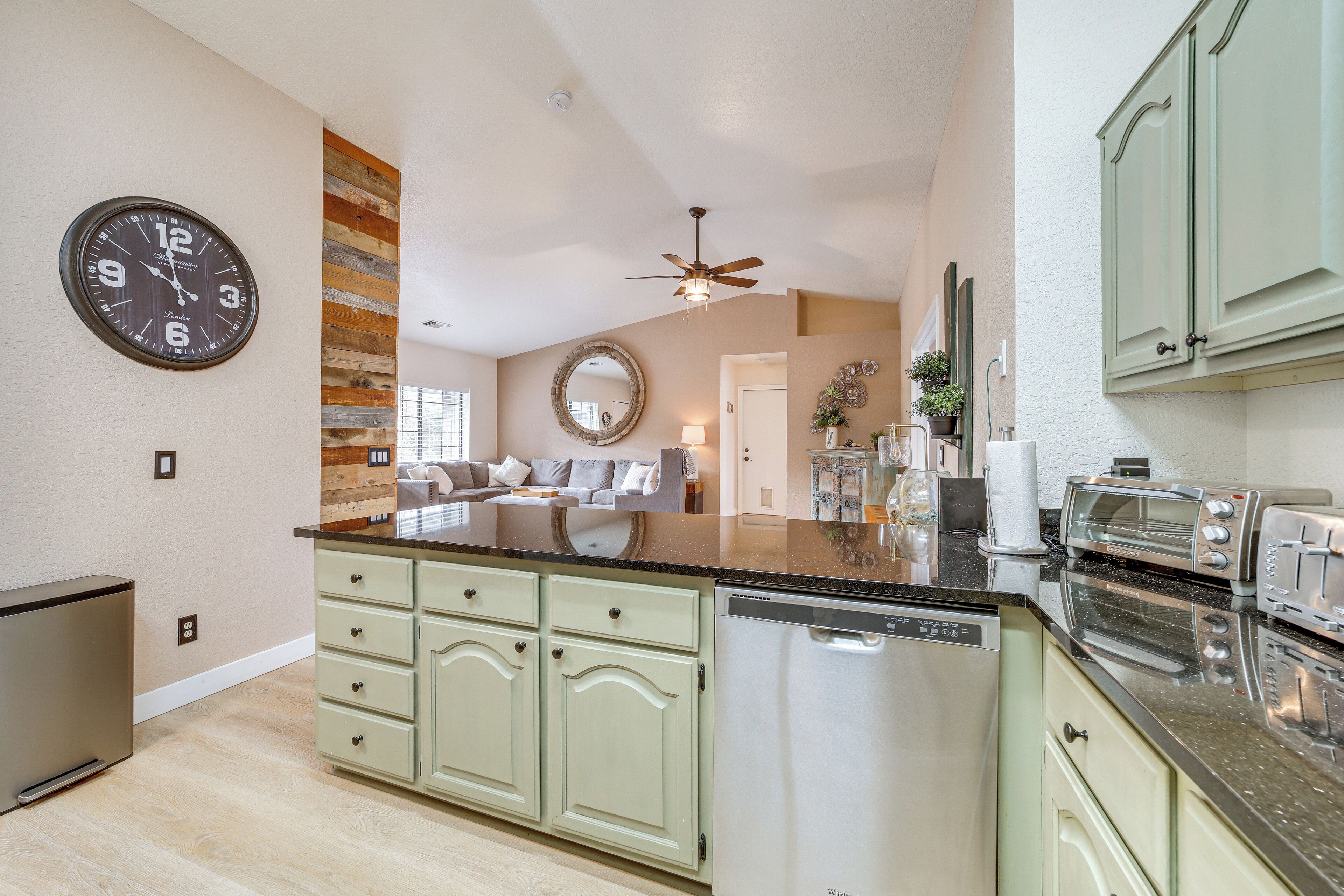 House (4 Bedrooms) | Interior