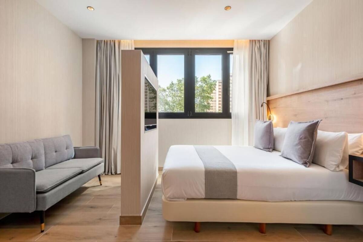 Standard Double Room | Iron/ironing board, free WiFi