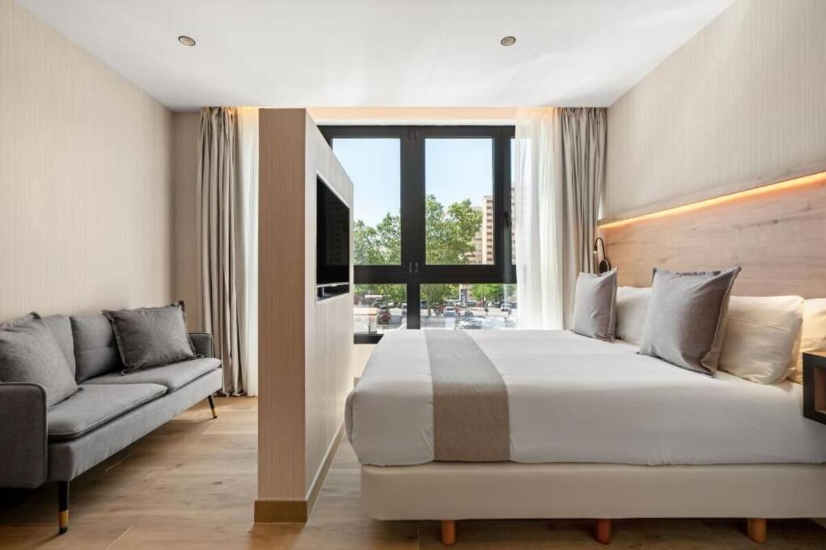 Double Room, 1 Double Bed | Iron/ironing board, free WiFi