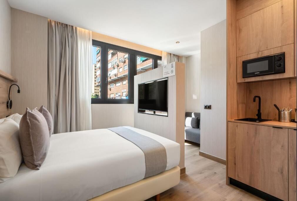 Iron/ironing board, free WiFi