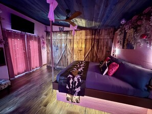 FOR PRIVACY WE HAVE ADDED A CURTAIN TO DIVIDE THE BATHROOM AREA OFF FROM THE REST OF THE ROOM - Dolly-Inspired Luxe Treehouse | Signed Memorabilia | Indoor + Outdoor Tubs (Sevierville)
