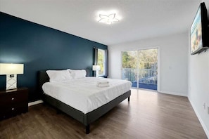 5 bedrooms, iron/ironing board, free WiFi, bed sheets - 5-Star Gem in Kissimmee with Game Room (Kissimmee)