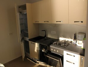 Apartment | Private kitchen - Gorgeous Apartment for 6 in Croatia (Novalja)