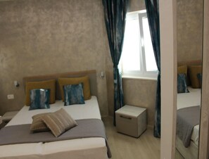 Apartment - Gorgeous Apartment for 6 in Croatia (Novalja)