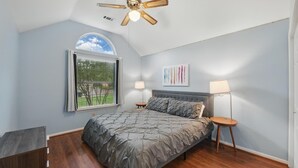 4 bedrooms, free WiFi, bed sheets - Modern 4BR Pool Home | Flower Mound ISD (Flower Mound)