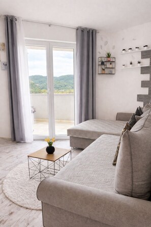 Smart TV - Spacious 1 bedroom apartment in charming Supetarska Draga with AC (Supetarska Draga)