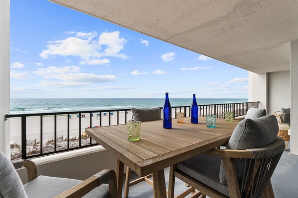 Outdoor dining - SD 405: Emerald Beach Hide Away (Ft Walton Beach)