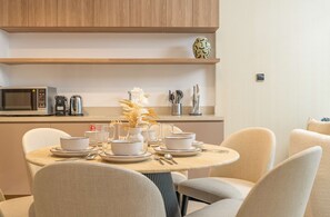 House - Impressive 2BR Apt With Premium (Dubai)