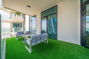 House - Impressive 2BR Apt With Premium (Dubai)