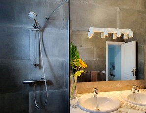 Shower, towels - Casa Teguise - 1B (2) by Escape Home (Puerto del Carmen)
