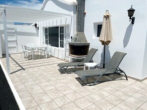 Outdoor dining - Casa Teguise - 1B (2) by Escape Home (Puerto del Carmen)