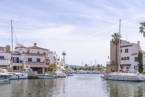 Marina - 0151-ILLA CARTAGO Canalfront Fisherman-Style House (Empuriabrava)