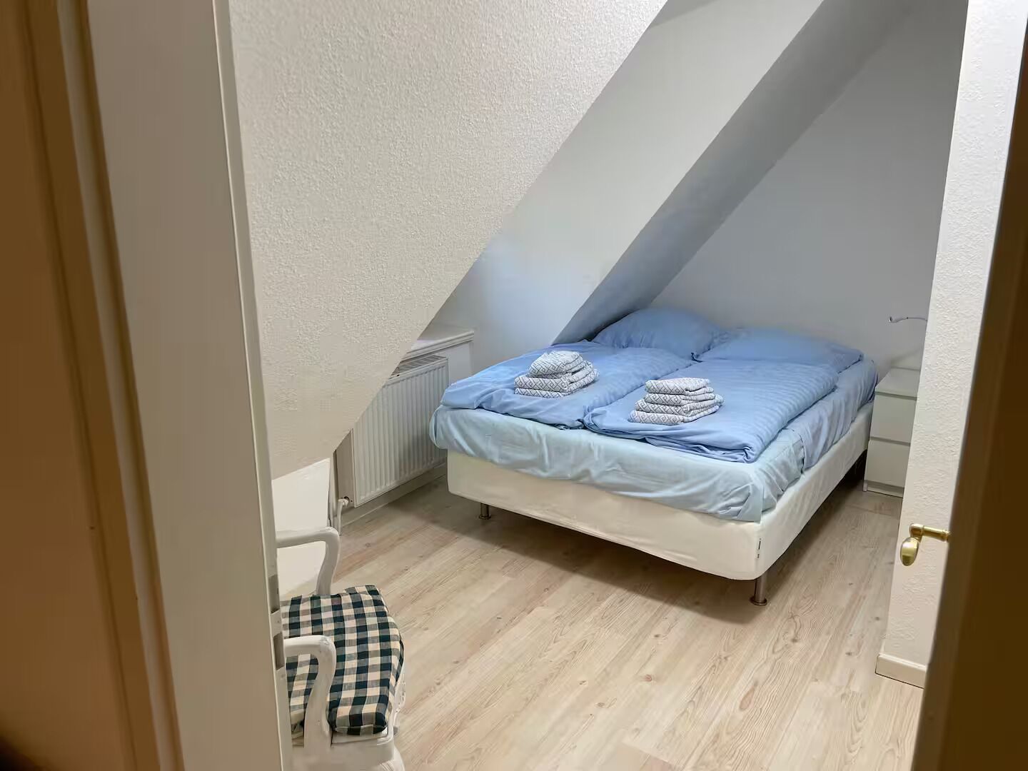 5 chambres, fer et planche à repasser, Wi-Fi, draps fournis