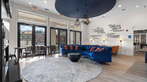 Lobby sitting area - Gateway Denton (Denton)