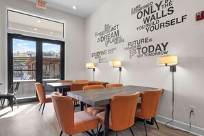 Dining - Gateway Denton (Denton)