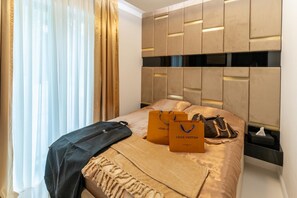 Iron/ironing board, free WiFi, bed sheets