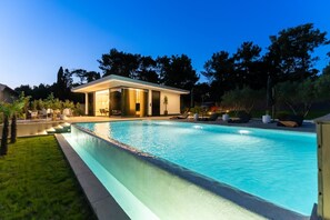 A modern house with a swimming pool, outdoor seating, and a well-maintained garden. - Villa Matoš Estate Zadarvillas (Zadar)