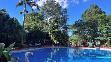 2 piscinas al aire libre